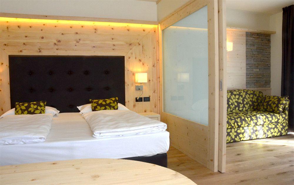 Alpholiday Dolomiti Wellness & Family Hotel Dimaro Exteriör bild