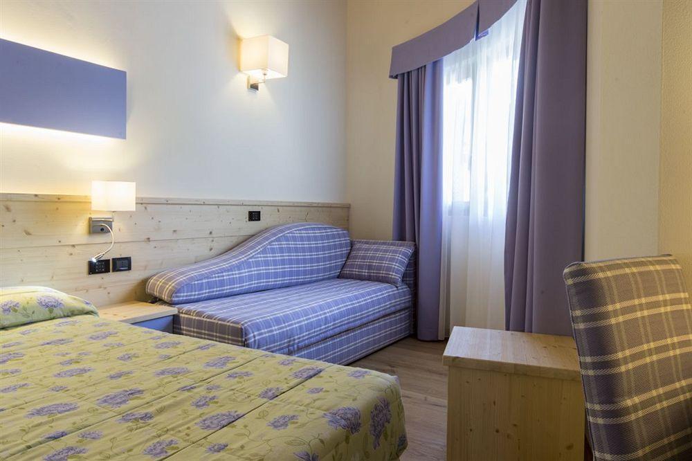 Alpholiday Dolomiti Wellness & Family Hotel Dimaro Exteriör bild