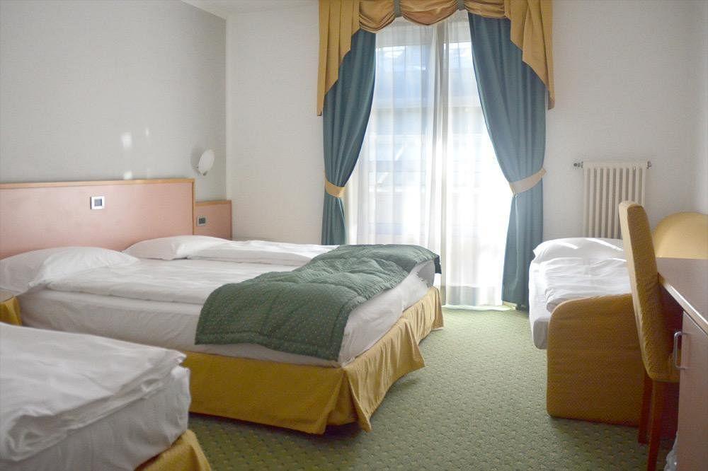 Alpholiday Dolomiti Wellness & Family Hotel Dimaro Exteriör bild