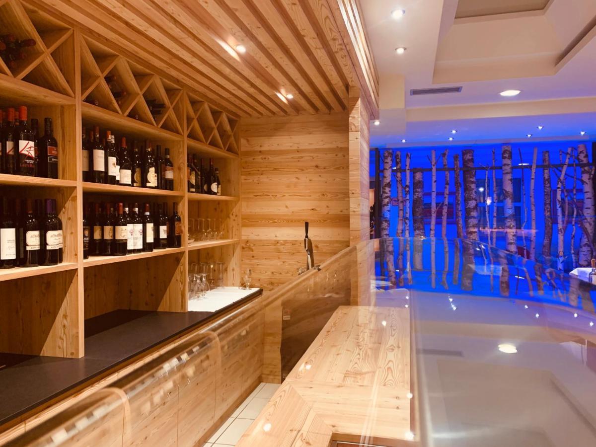 Alpholiday Dolomiti Wellness & Family Hotel Dimaro Exteriör bild