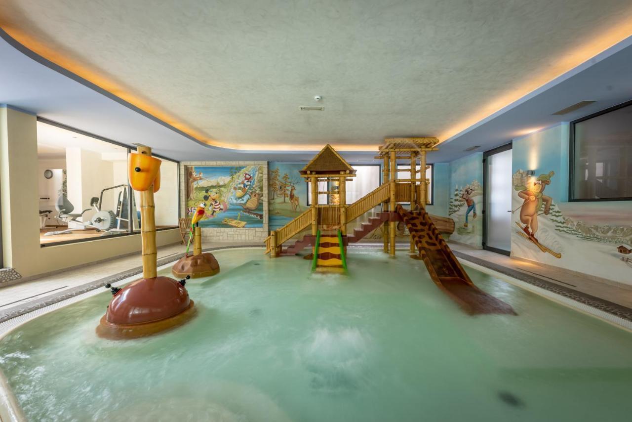 Alpholiday Dolomiti Wellness & Family Hotel Dimaro Exteriör bild