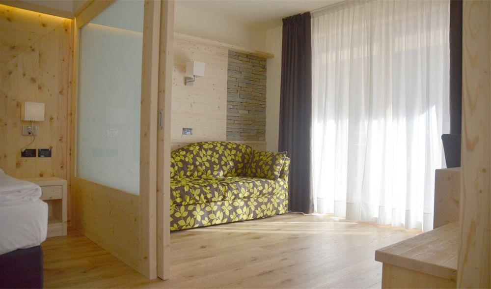 Alpholiday Dolomiti Wellness & Family Hotel Dimaro Exteriör bild