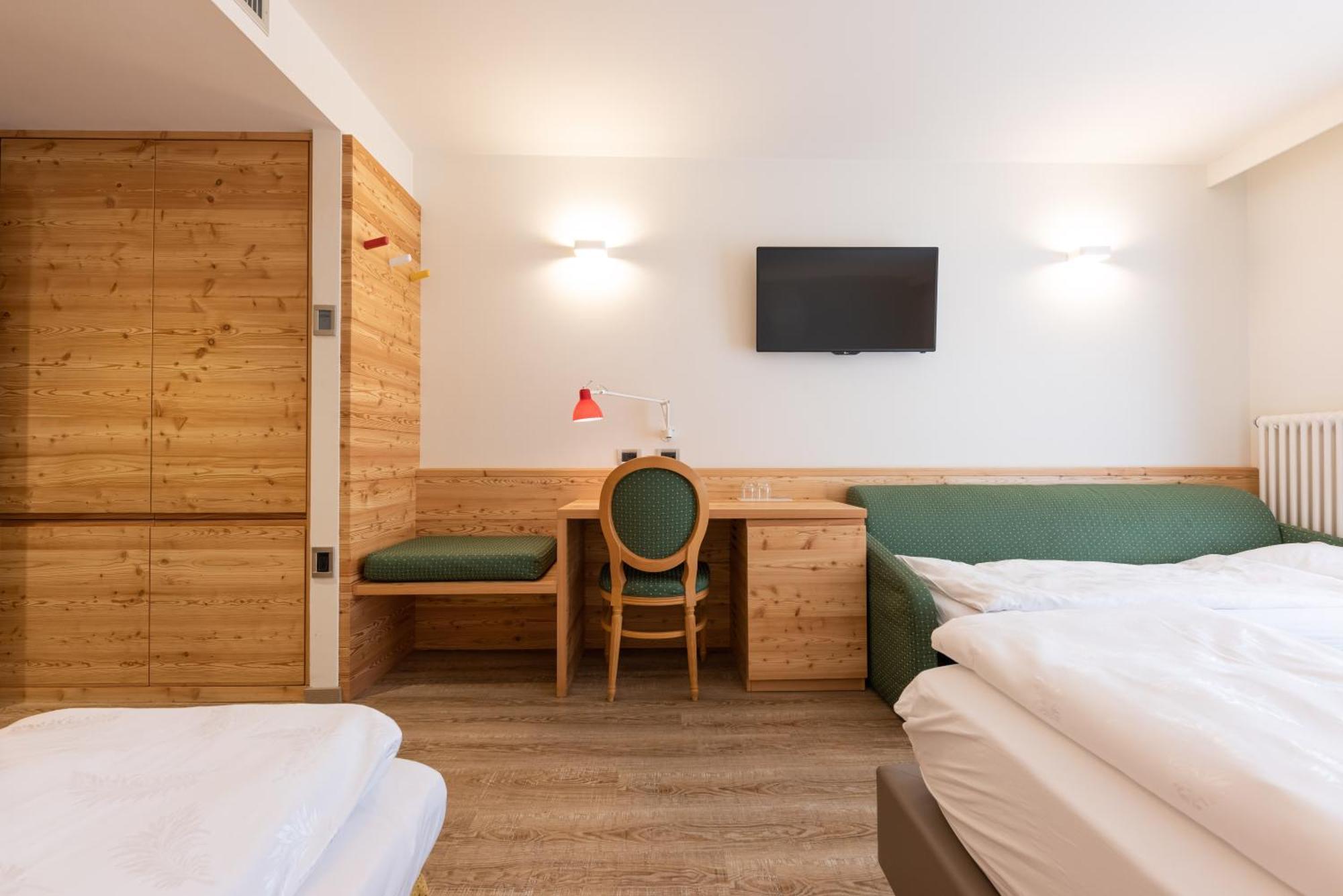Alpholiday Dolomiti Wellness & Family Hotel Dimaro Rum bild