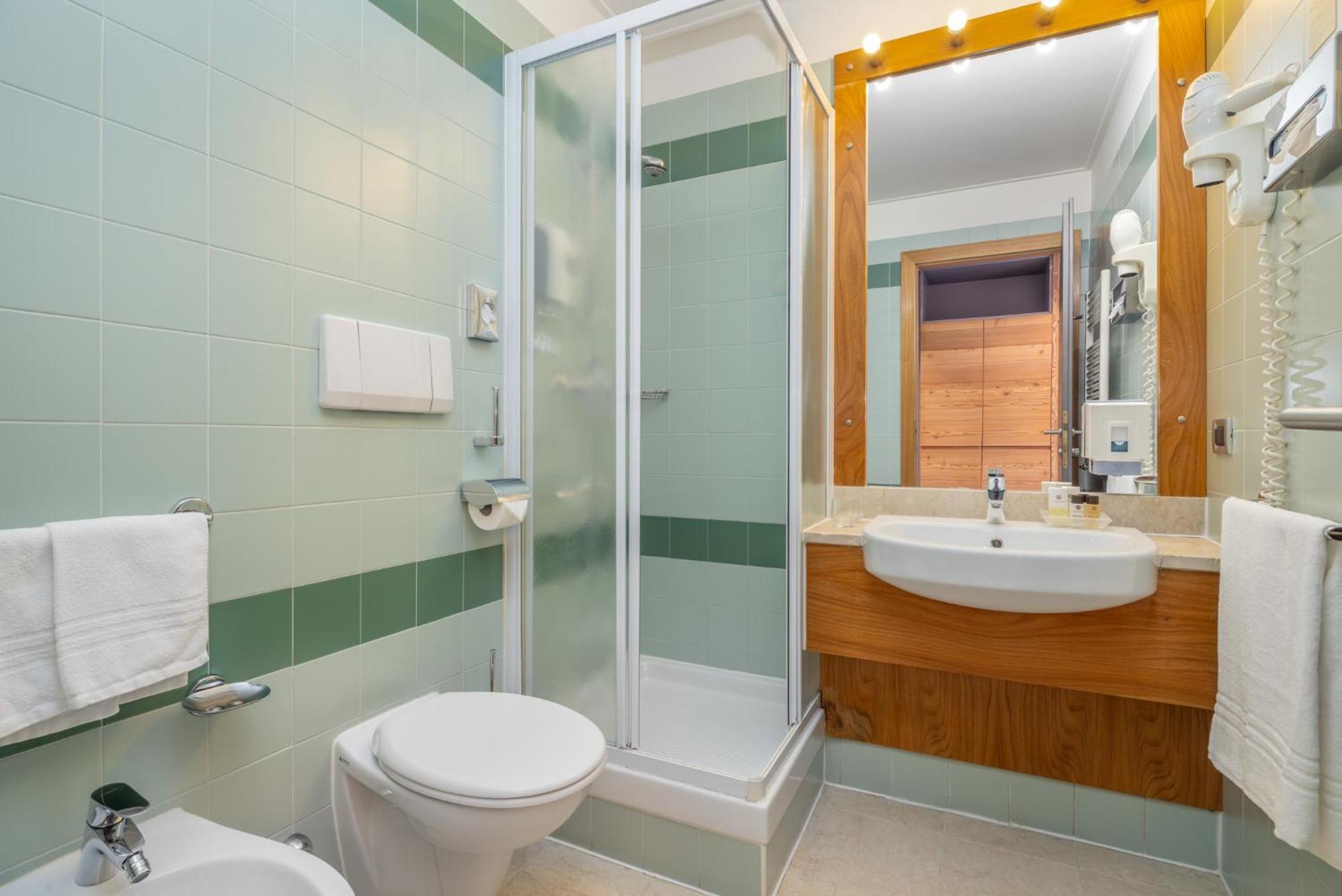 Alpholiday Dolomiti Wellness & Family Hotel Dimaro Rum bild