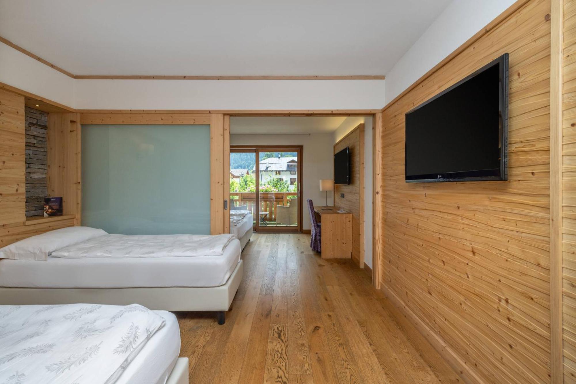 Alpholiday Dolomiti Wellness & Family Hotel Dimaro Rum bild