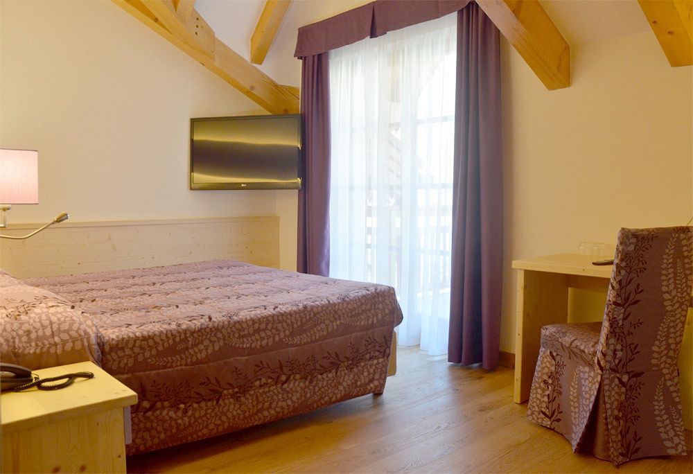 Alpholiday Dolomiti Wellness & Family Hotel Dimaro Exteriör bild