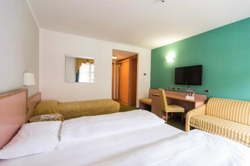 Alpholiday Dolomiti Wellness & Family Hotel Dimaro Exteriör bild