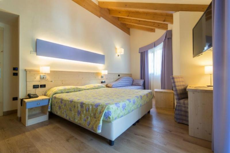 Alpholiday Dolomiti Wellness & Family Hotel Dimaro Exteriör bild
