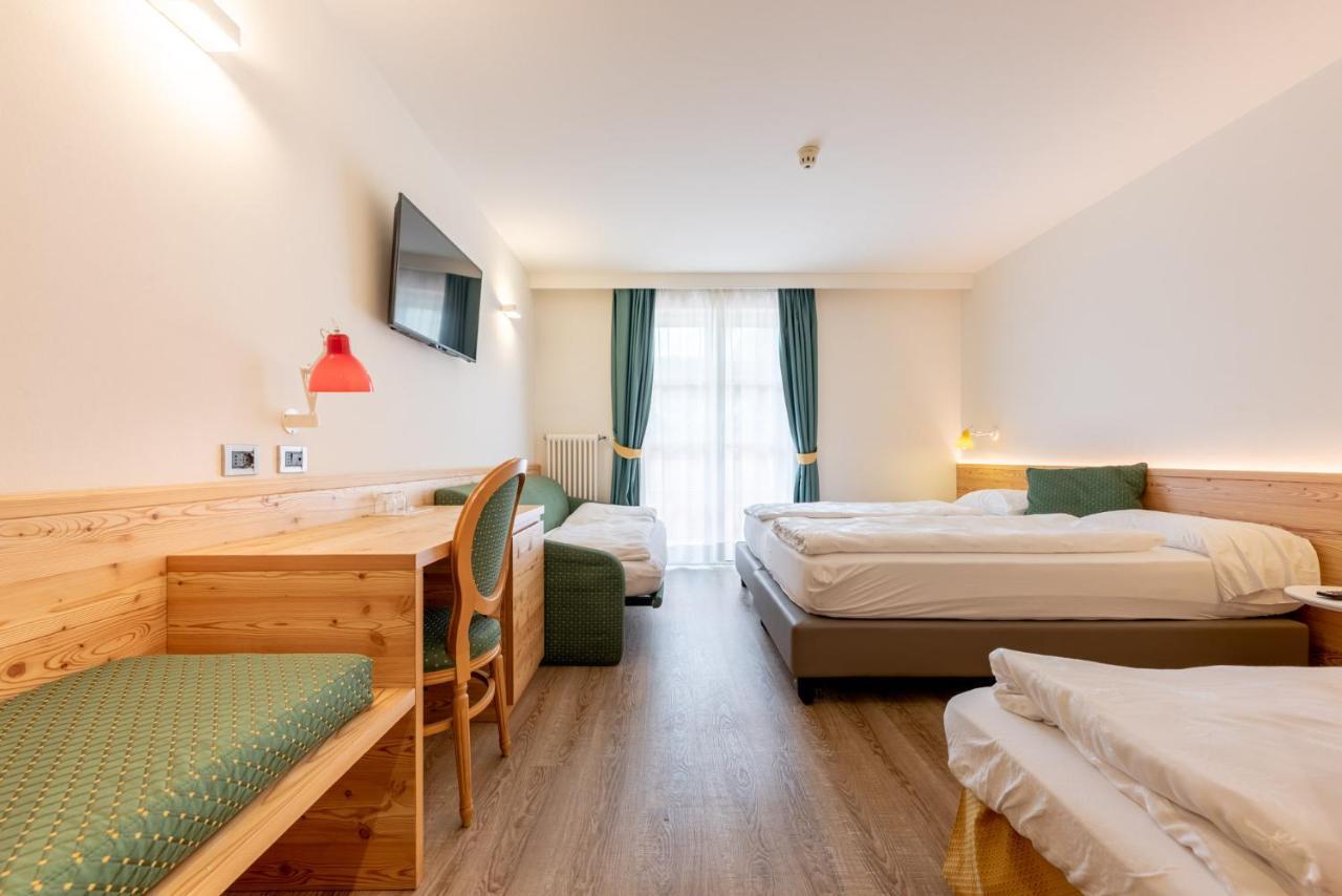 Alpholiday Dolomiti Wellness & Family Hotel Dimaro Exteriör bild