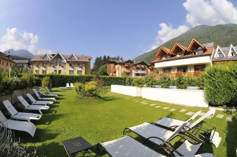 Alpholiday Dolomiti Wellness & Family Hotel Dimaro Exteriör bild